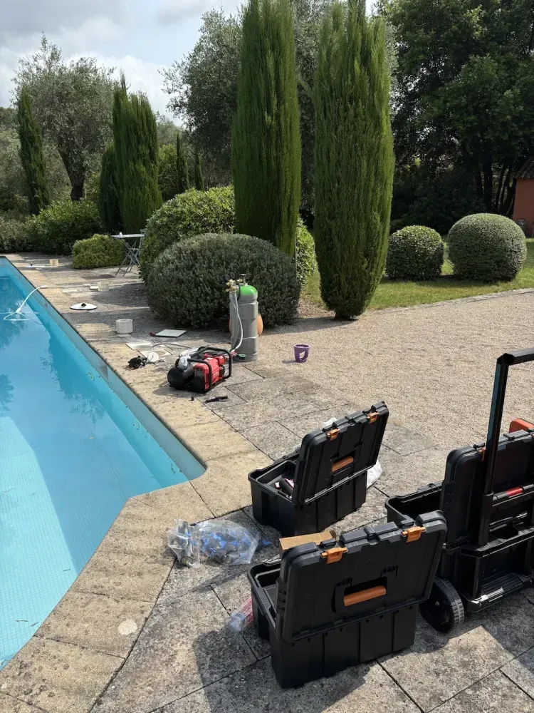 Fuite piscine surveiller le niveau d’eau pour éviter les mauvaises surprises 2