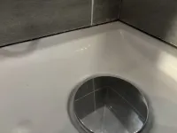 Refaire les joints en silicone d’une douche une étape clé pour éviter les fuites (3)