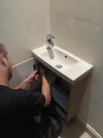 Remplacement d’un meuble lave-mains dans un WC  les conseils de votre plombier à Nice