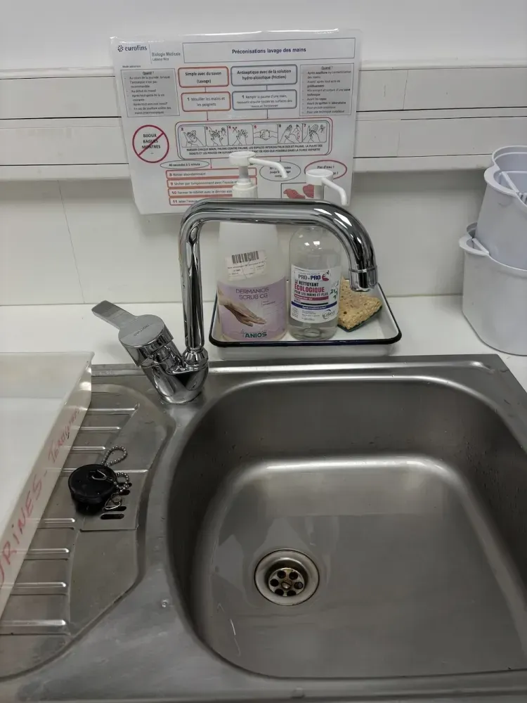 Remplacement en urgence d’un mitigeur infrarouge dans un laboratoire biologique à Nice